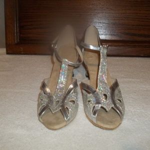 SILVER METALLIC HIGH HEELS